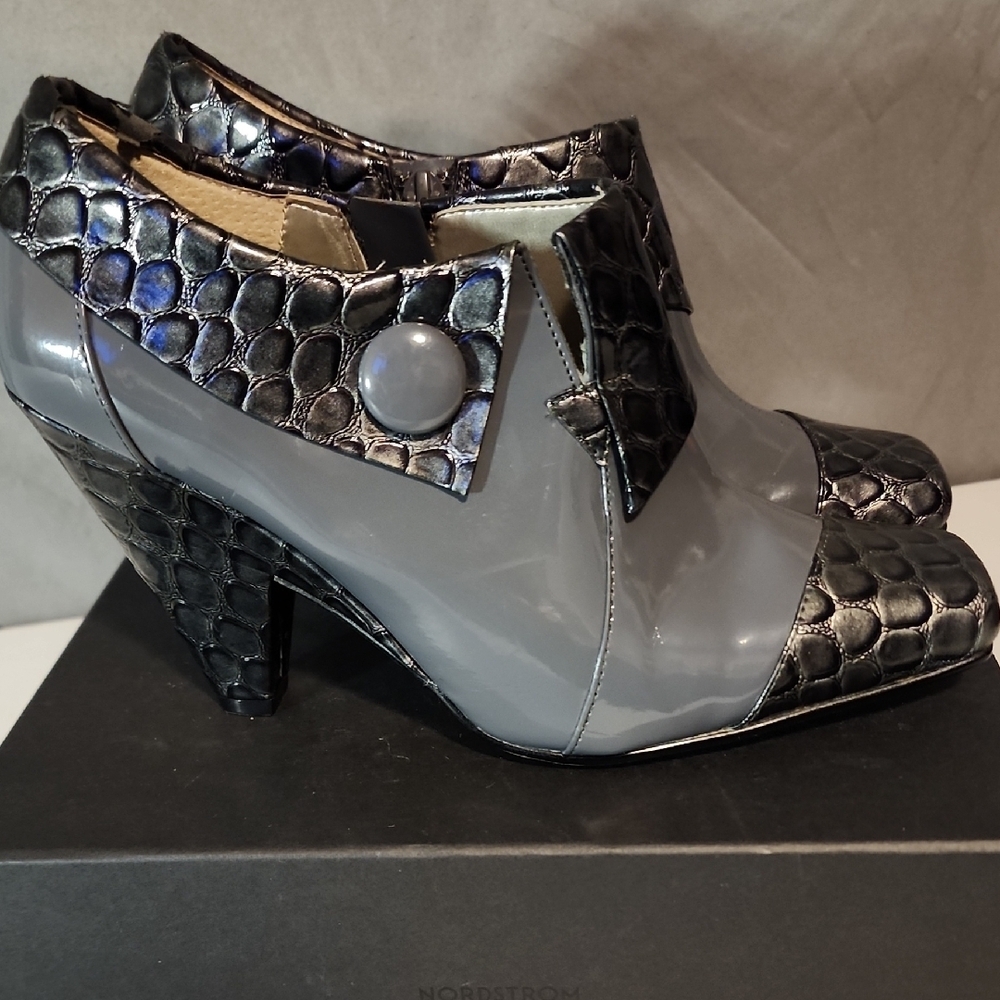 Bellini Shiny Gray and Black Ankle Boots - Picture 4 of 7